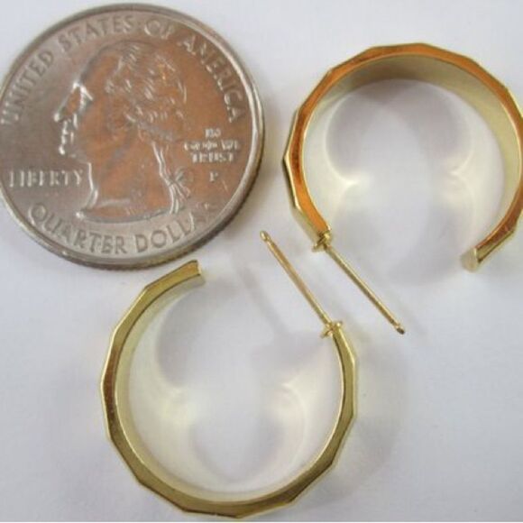 Vintage Paneled Design Gold Tone Hoop Earrings With Post Back for Pierced Ears. - Picture 4 of 7